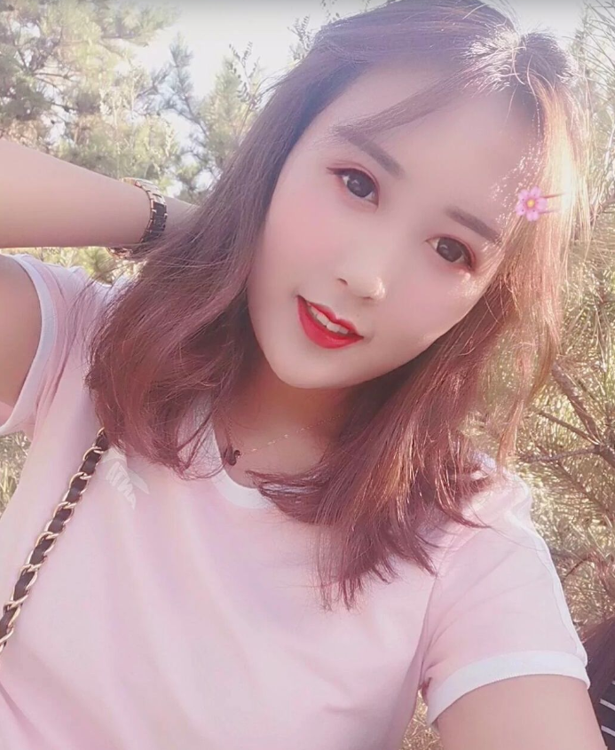 丰满妹子，制服诱惑